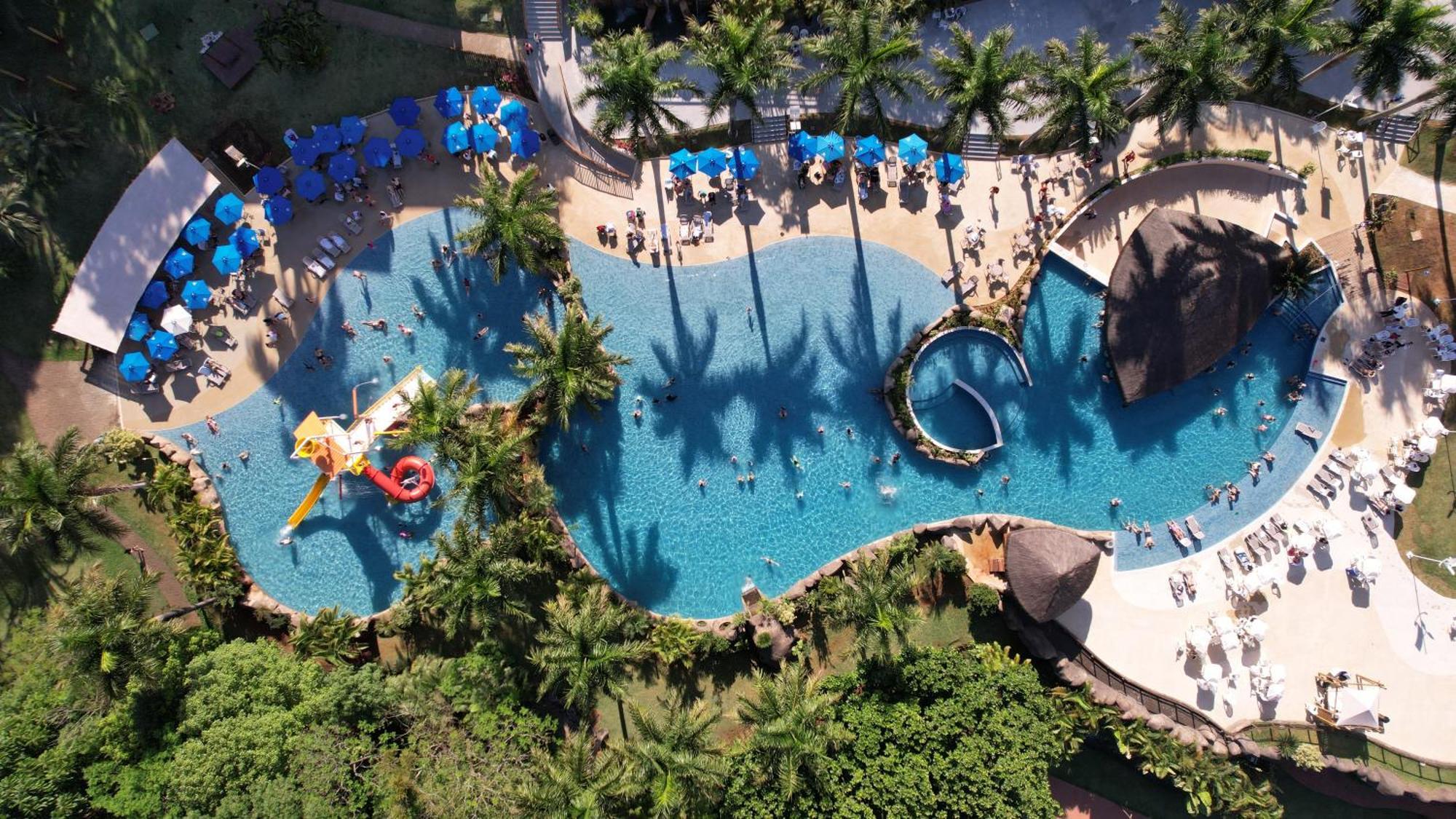 Mabu Thermas Grand Resort Foz do Iguacu Exterior photo Aerial view of the water park
