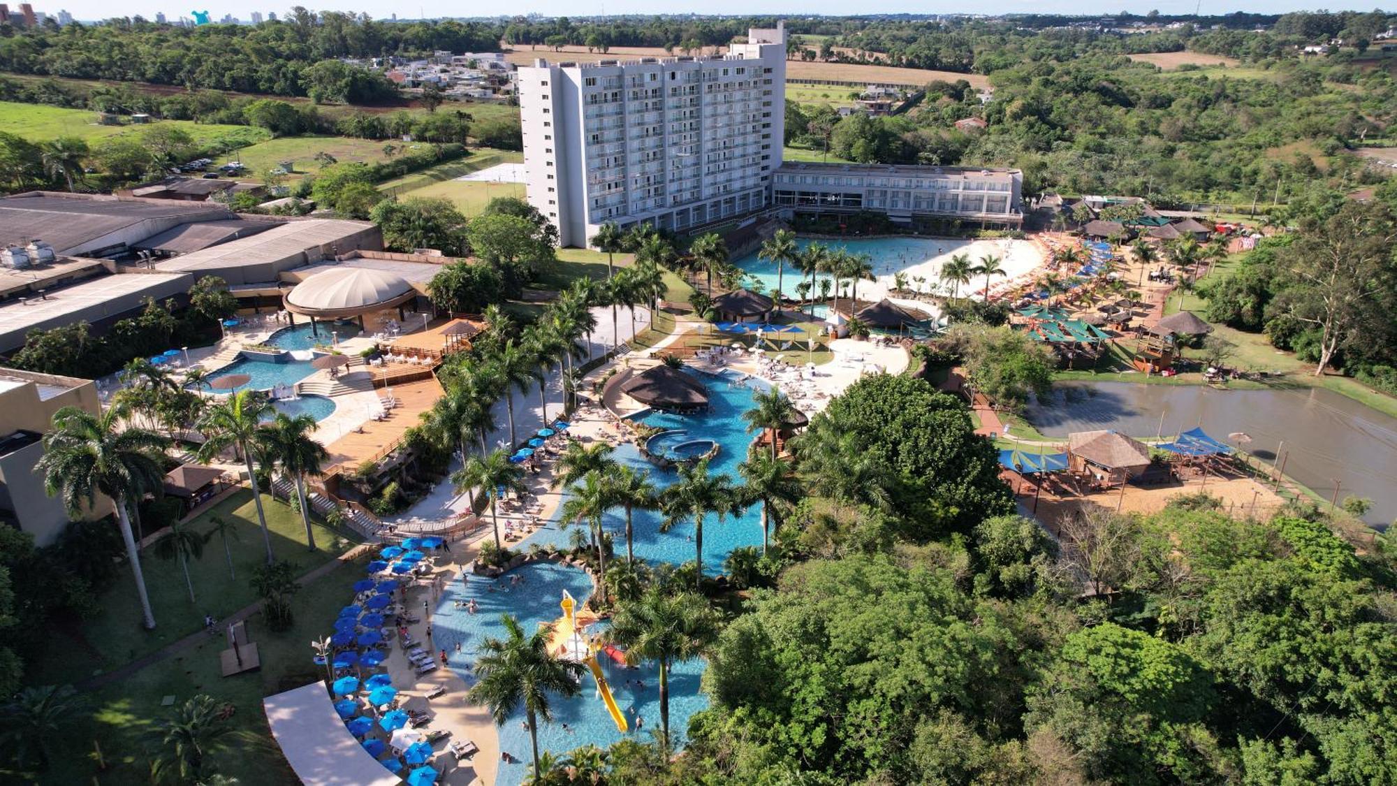 Mabu Thermas Grand Resort Foz do Iguacu Exterior photo Aerial view of the water park